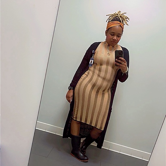 AKIRA Long-Sleeve Striped Ribbed Midi Dress in Yellow and Black - Picture 4 of 4